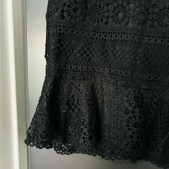 cupcakes & cashmere Black Sleeveless Peplum Blouse - Picture 4 of 8